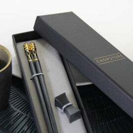 Kurogane chopsticks in cadeauverpakking (1 setje chopsticks + 1 rest)